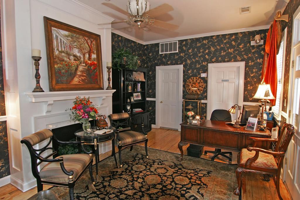 The Elliott House Inn Charleston Room photo
